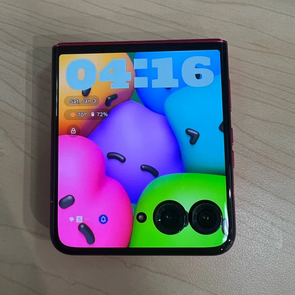 Unlocked 2024 Motorola Razr+ Plus A Free Hot Pink Case